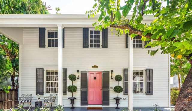 ~ VILLA JOSINE ~ 4 B/4.5 BA large designer home with pool in a great location in Key West