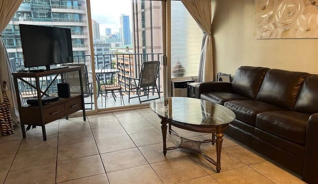 Waikiki condo/2 bedroom/FREE parking/4beds