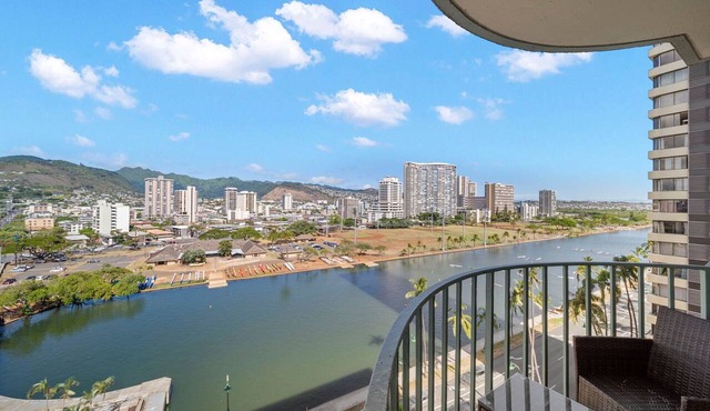 Waikiki Golden Holiday/Free Parking/Beach Supply in Honolulu