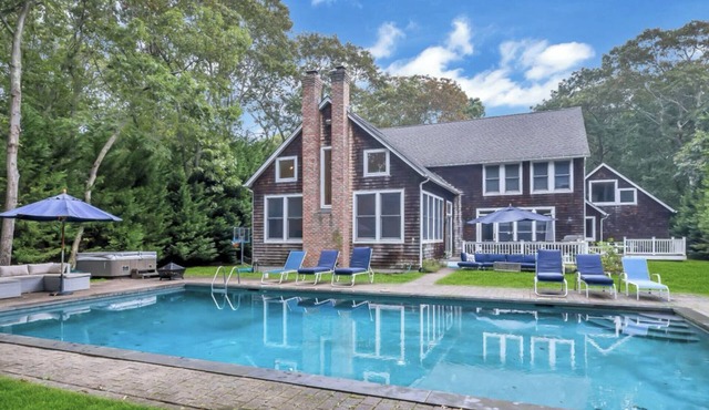 Wainscott Gem Large, Modern Home great for families - 1 mile to ocean/easy bike in Wainscott