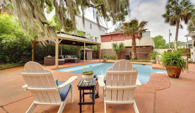 Walk to Beach! Romantic 'Deja View' Apt in Biloxi in Biloxi