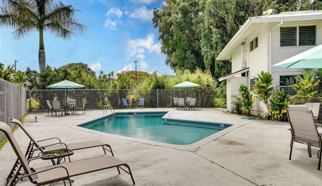Walk to Dtwn Hilo! Tropical Getaway w/Pool Access