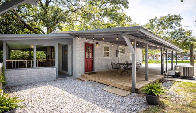 Walk to the beach & Downtown! Ocean Springs in perfect location! Azalea Cottage in Ocean Springs