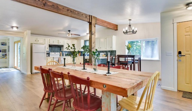 Washington Retreat: Fire Pit, Hot Tub & Ping Pong! in Washougal