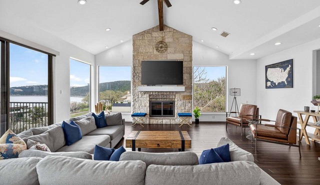 Water's Edge | Spacious Group Retreat with Lake Travis Views! in Austin