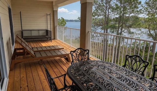 Waterfront - great fishing, peaceful & quiet, yet close to Tanger Outlets & OWA in Foley