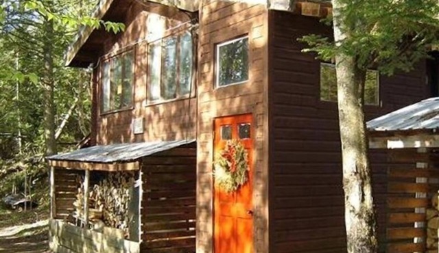 Waterfront Guest Cabin, access to Craftsbury Outdoor Center in Craftsbury Common