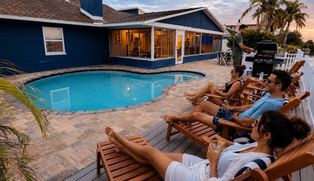 Waterfront Home, 5 bedrooms, Heated Pool, Sunsets! in Hernando beach