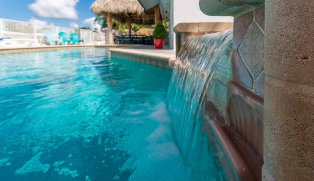 Waterfront Home w/pool, hottub and TikiHut in Pompano Beach