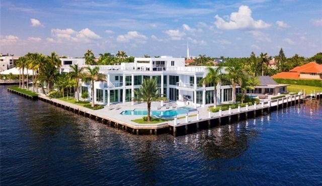 Waterfront Luxury Retreat on the Intracoastal in Fort Lauderdale