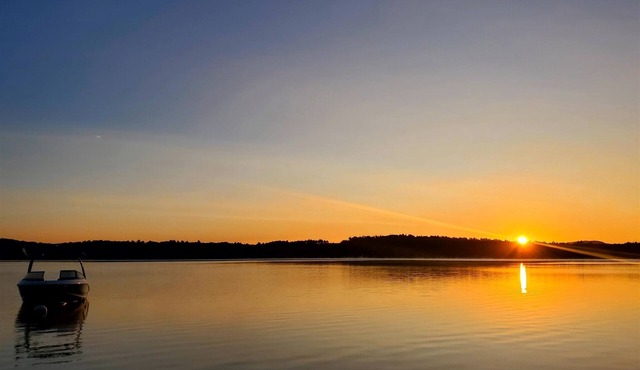 WATERFRONT ON BRANDY POND! SLEEPS 20! in Naples