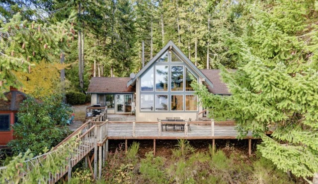 Waterfront Retreat: Eldon House on Hood Canal in Lilliwaup