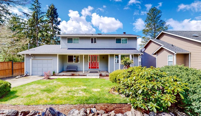 Waterfront retreat with inlet access, views, deck, & fireplace - dogs OK in Shelton