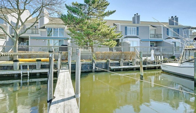 WATERFRONT SUMMER AND WINTER RENTAL IN PRESTIGIOUS BAY POINT HARBOUR in Point Pleasant