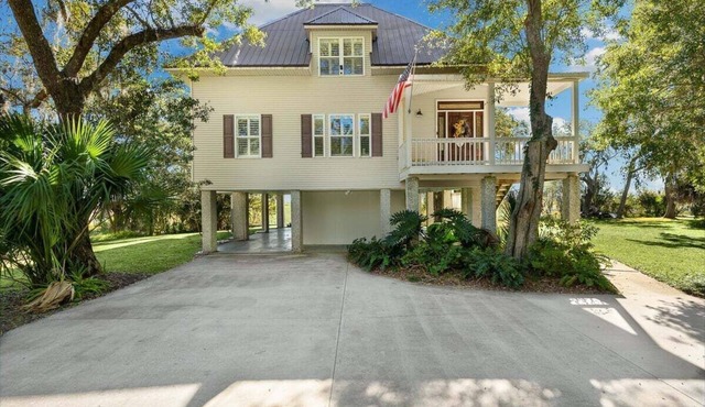 Waterfront Vacation Rental in Darien, GA | Private Hot Tub & Dock in Darien