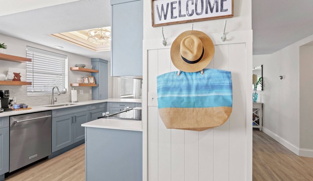 WATERFRONT VIEW FORT MYERS BEACH CONDO WITH POOL AMENITIES - WALK TO THE BEACH in Estero