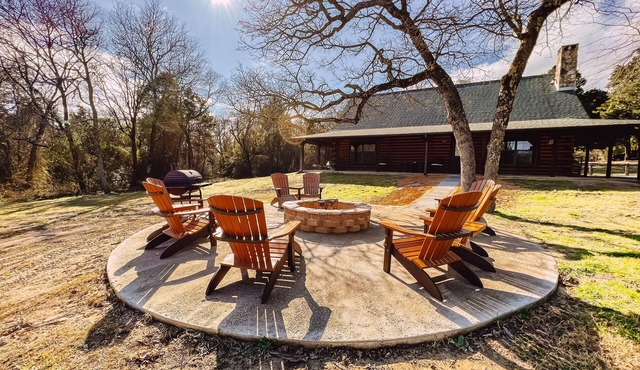 WhiteTail Lodge @ Cedar Cove Ranch, 700 acres w 25 acres private lake in Eustace
