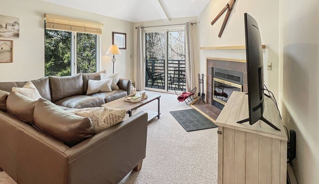 Woods Resort Village 10 Cozy Killington Escape –1BR + Loft, Fireplace, Pool & Hot Tub Access in Killington