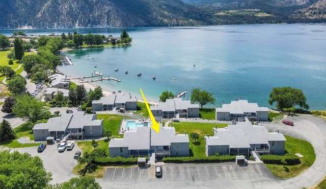 Yacinde F1 Wapato Point Poolside with Panoramic Views in Manson