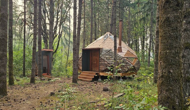 Zome Away From Home - Ultimate Off Grid Relaxation with Couples Soaking Tub in Molalla