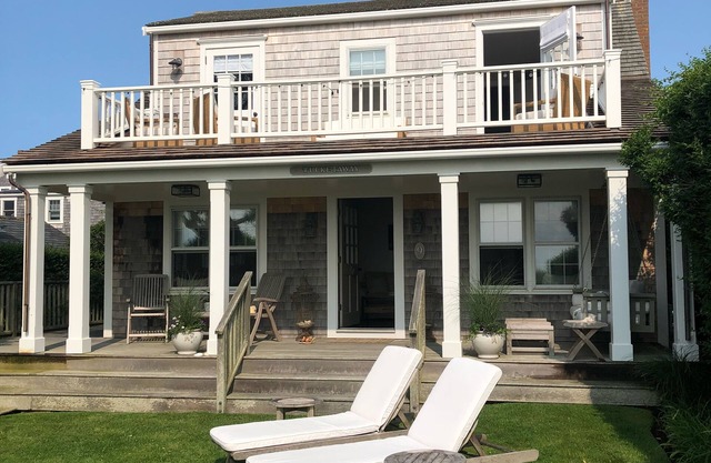 Beachfront, pristine, luxury cottage! in Nantucket