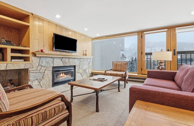 High-Floor 2BR Fireplace Stunning Vail Mountain Views in Vail
