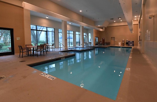 Holiday Inn Irving Las Colinas Ihg Hotel 