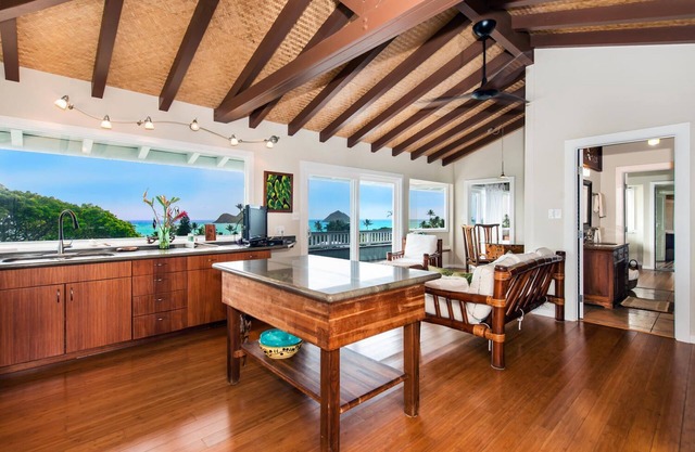 Penthouse Living in Beautiful Lanikai – 2 Bedrooms, 1 Bathroom, Ocean Views in Kailua