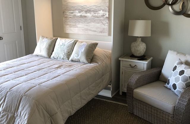 Studio condo - beautiful side-view of the Gulf! in Orange Beach