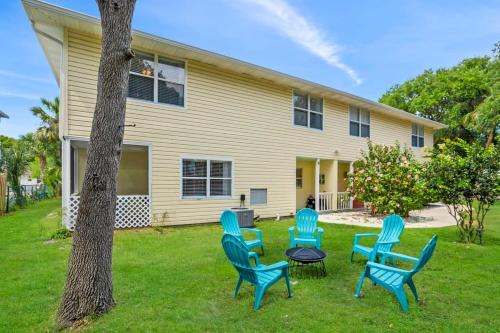 The Atomic Burst 50s Mid Century Apt in the Heart of St Aug Beach Steps to Sand Bites and Drinks in St. Augustine