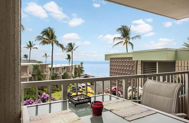 🏖️Top Floor with AC & Ocean Views| Convenient Location