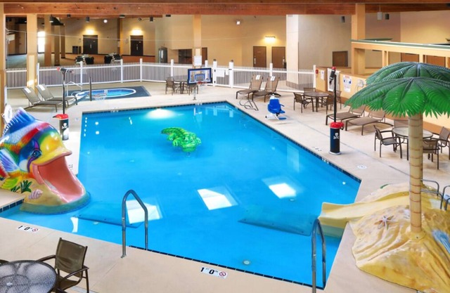 Vacation Is Calling! 2 Classic Units, Indoor Pool, Walk to Casper Planetarium in Casper
