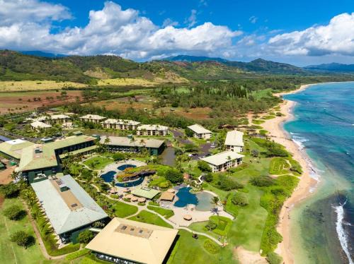 Hanamaulu Apartment | Premier Garden View, Beachfront 4-Star Resort, King Bed, Lanai, AC, Pool, Restaurant, Gym, Spa