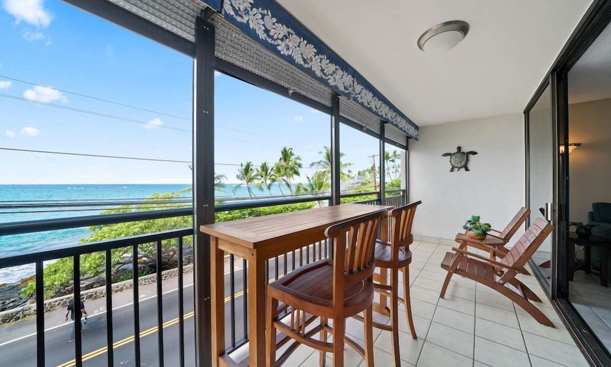 Historic Kailua Village Condo | Kona Alii Oceanview Pool Shops & Restaurants
