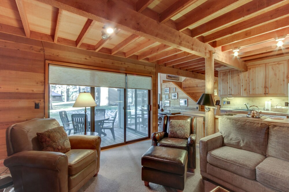 Sunriver Cabin | Family-Friendly Home with Shared Pool - Close to Town - Free SHARC Access
