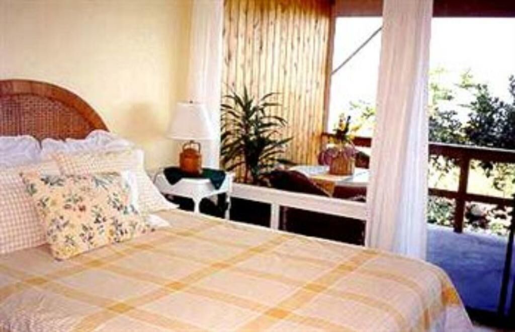 Kealia Bed & Breakfast | Hale-hoola B & B