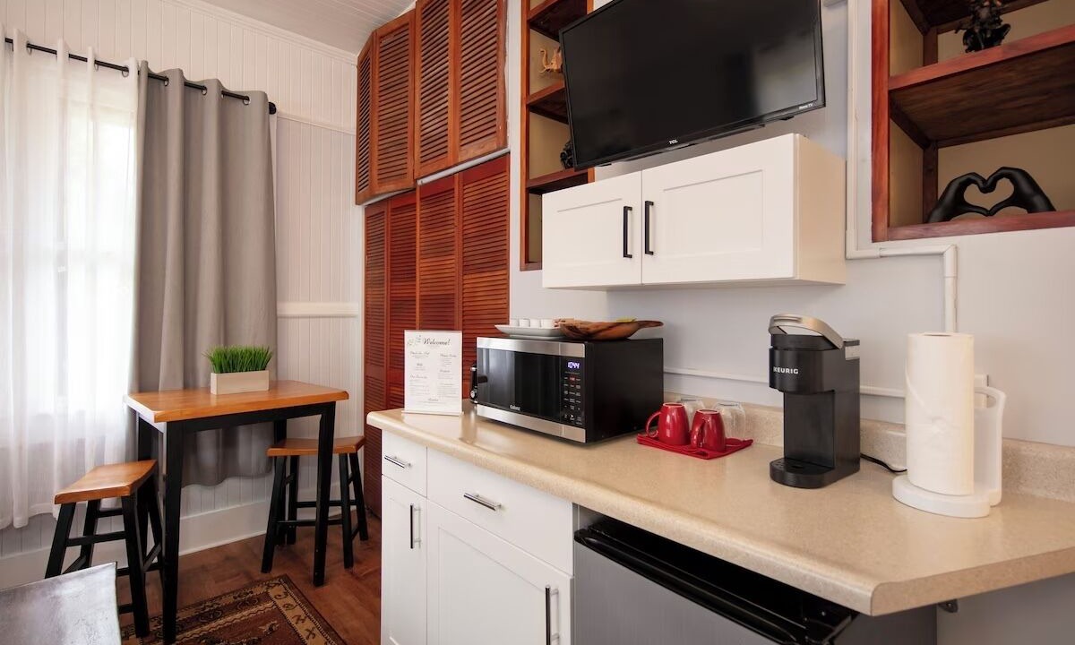 Volcano Apartment | Aloha Junction Guesthouse suites, Stay and explore Kilauea Volcano