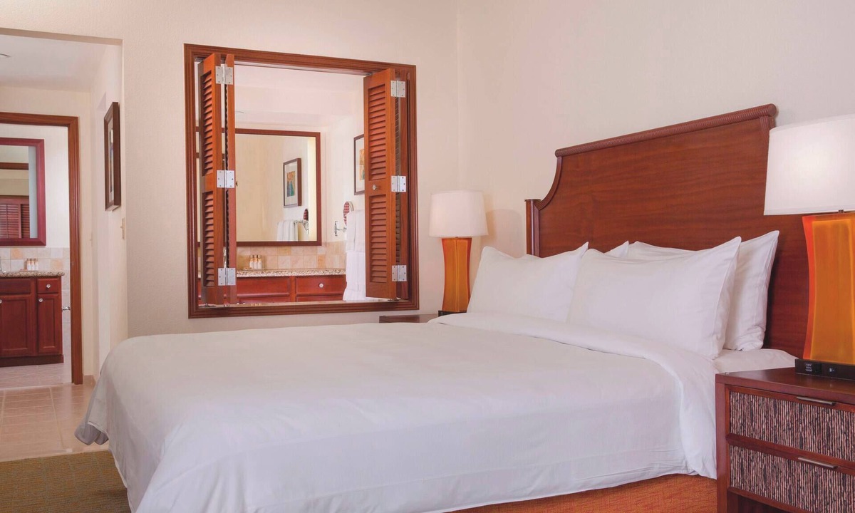 Ko Olina Condo | Marriott Ko Olina Beach Club - On The Beach- Family Friendly - Mountain View