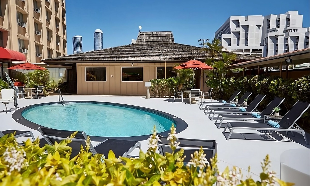 Ala Moana House | Family Retreat! 3 Great Units, Pet-Friendly, Onsite Pool, Near Great Lawn