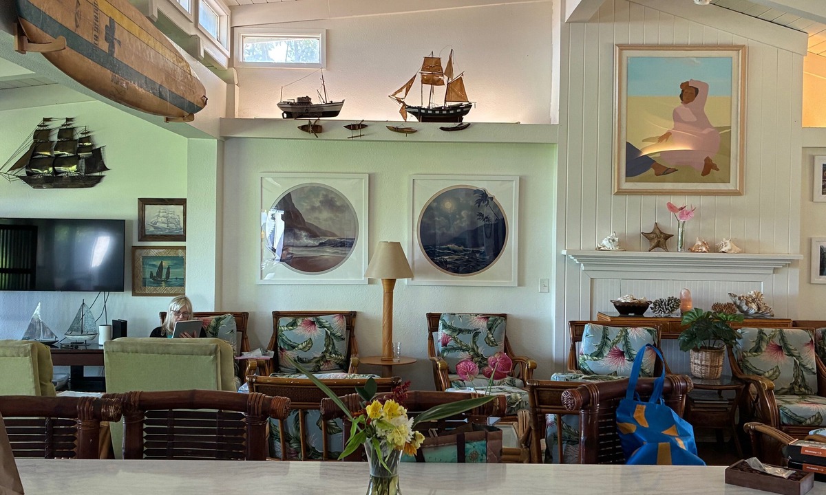Anahola House | Huge 6 br/6 ba Beachfront, for big groups,A.C. accessible, in relaxed old Hawaii