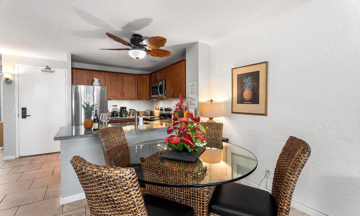 Kailua-Kona Condo | Alii Villas#127 DIRECT OCEANFRONT, GROUND FLOOR, 2 BEDROOMS, 2 BATHROOMS