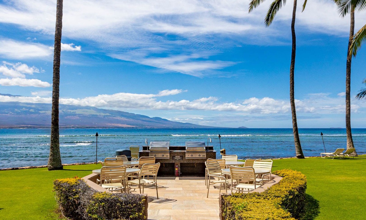 Maalaea Condo | IMPECCABLE! LUXURY GROUND FLOOR OCEANFRONT. 50' FROM THE SEA TURTLE SANCUARY!