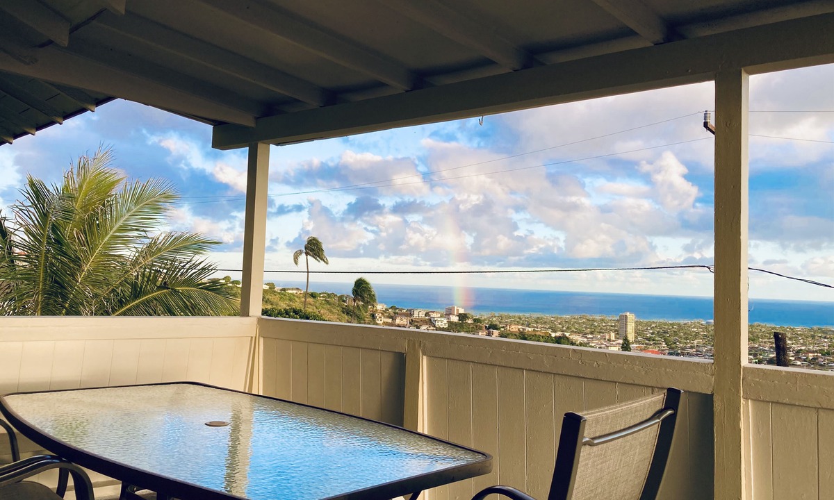 Kaimuki House | BIG ALOHA & AWESOME VIEW AT THIS HAWAIIAN HOME!