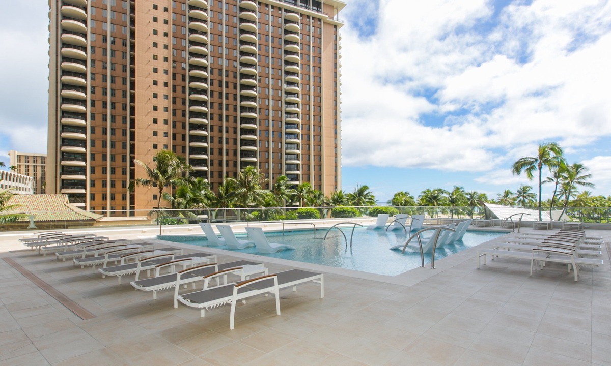 Waikiki Condo | Ilikai 1 Bedroom City Views, minutes to the Beach!