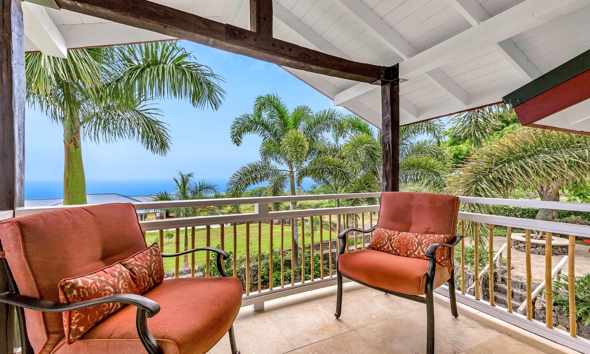 Kailua-Kona House | The “Promise Tree” is a great family gathering place in Kailua Kona!