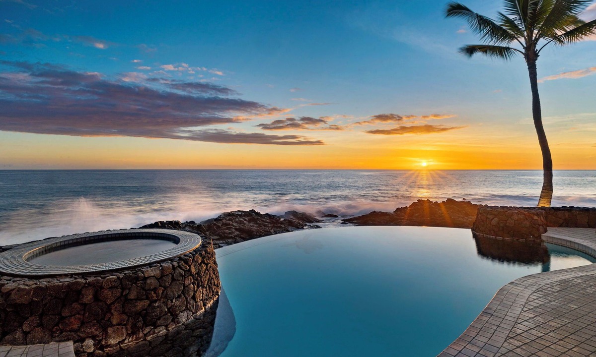 Kailua-Kona House | Ali'i Point #9: Lavish Oceanfront Home w/Pool & Spa- Relax & Watch the Waves