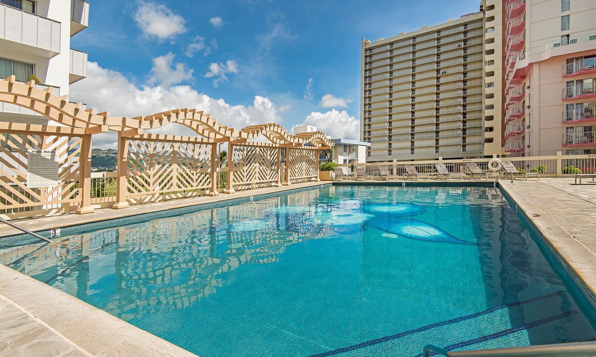 Waikiki Condo | Ocean & Diamond Head Views Condo at Island Colony w/Building Amenities