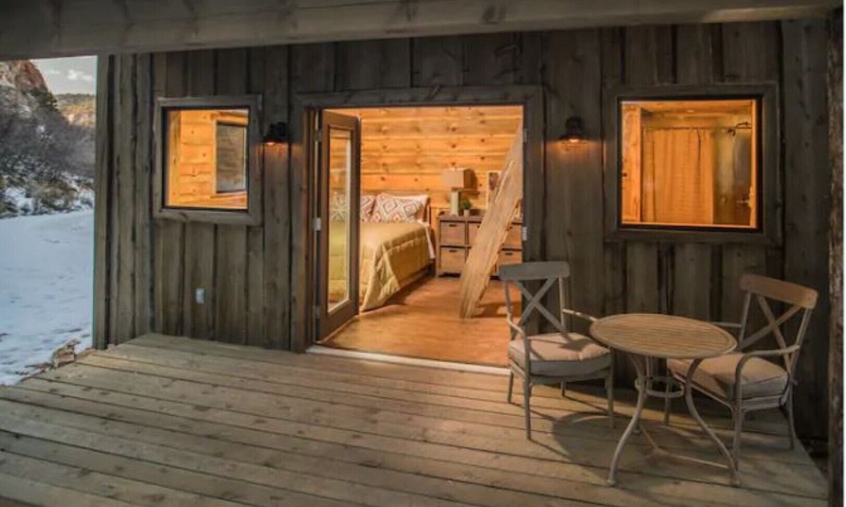 Zion National Park East Entrance Cabin | The Boundary Cabin 6