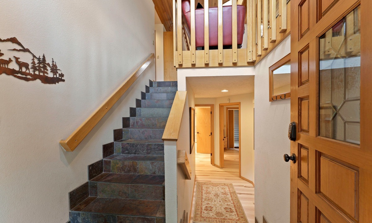 Sunriver House | 2 Quail- Elegant & Modern, 3 Min. Walk to SHARC & Passes, Hot Tub, Fireplace, Bikes