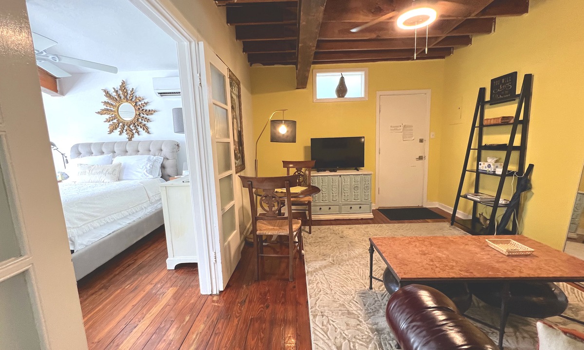 Laurel Park Apartment | Downtown Sarasota Suite in Historic District Walk to Opera, SelbyGardens, Dining